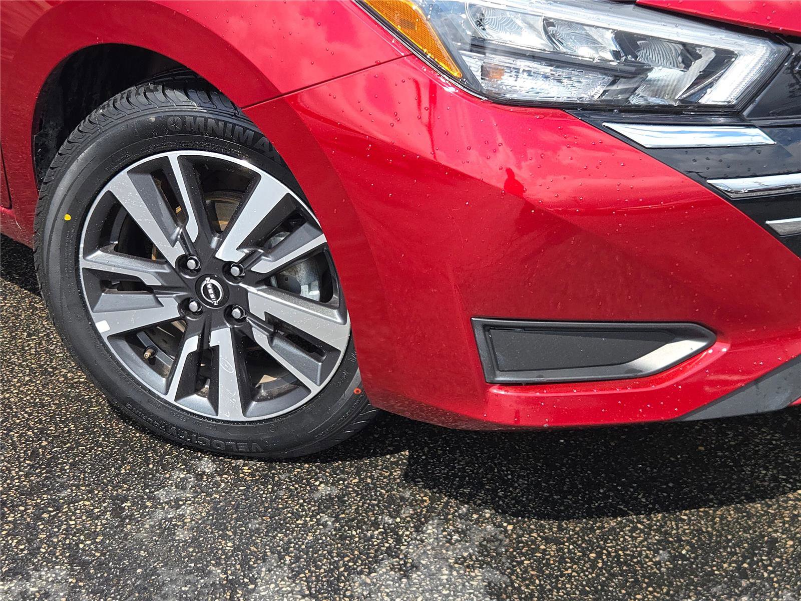Used 2025 Nissan Versa SV FWD image 3