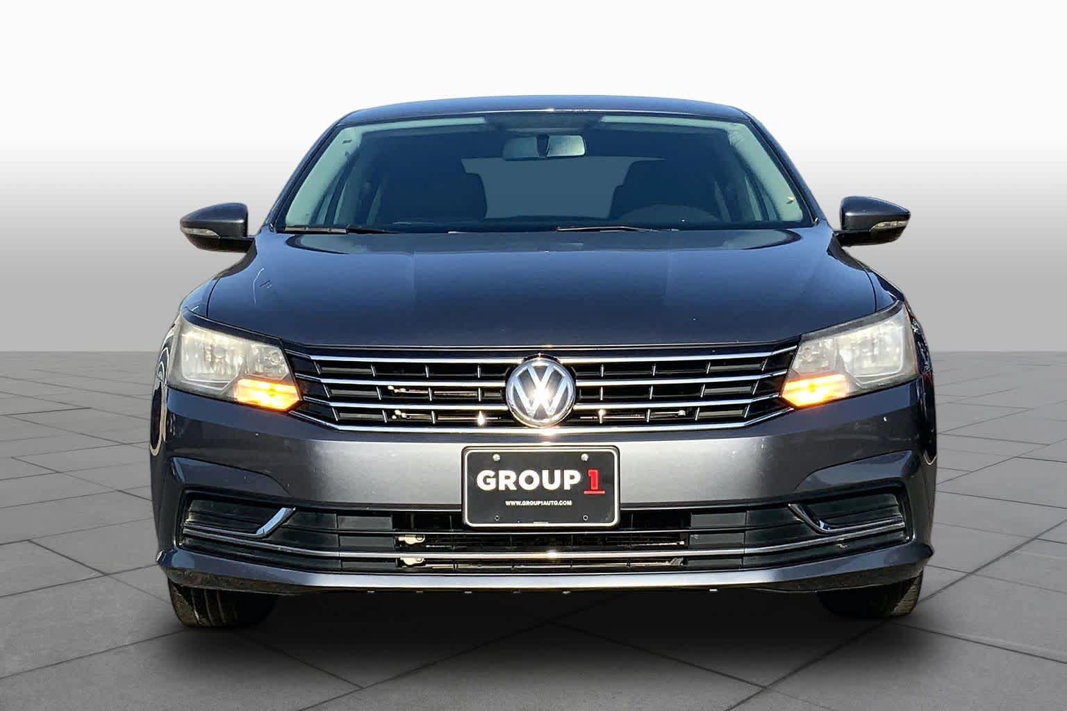 Used 2018 Volkswagen Passat 2.0T S FWD image 4