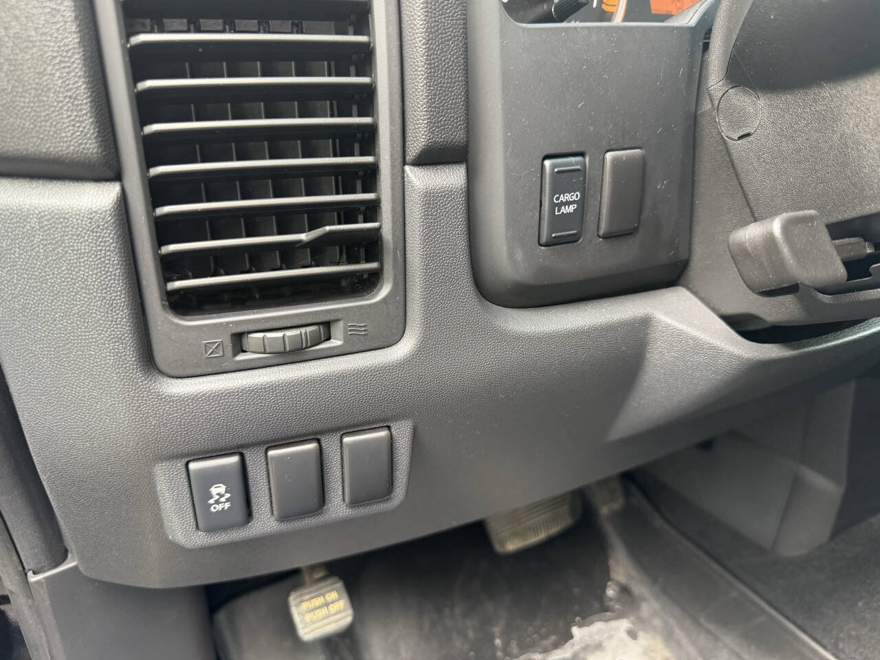 Used 2015 Nissan Titan SV AWD/4WD image 18