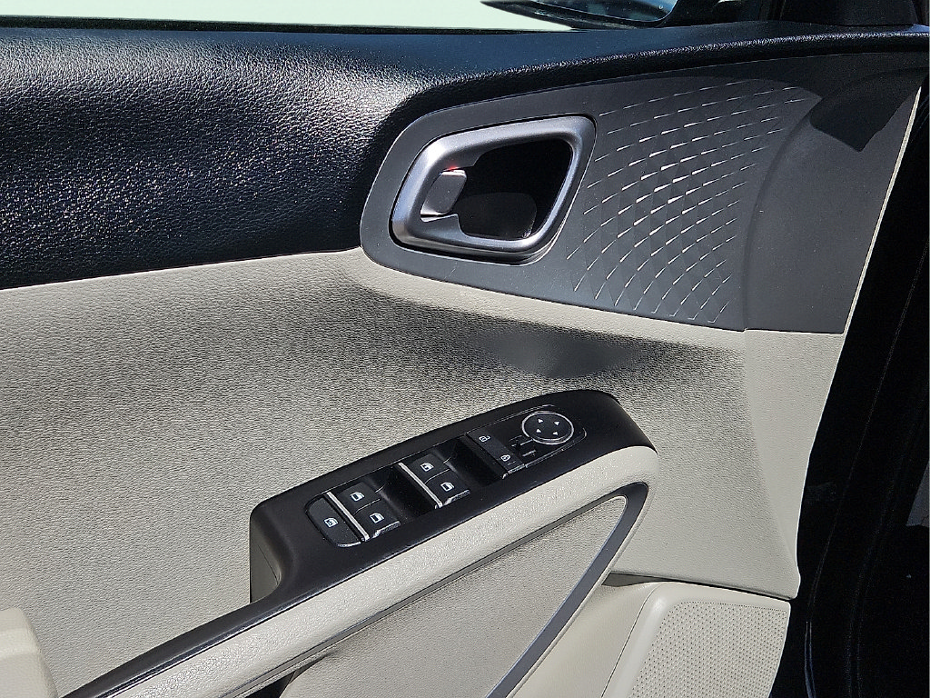 Used 2023 Kia Soul LX FWD image 14