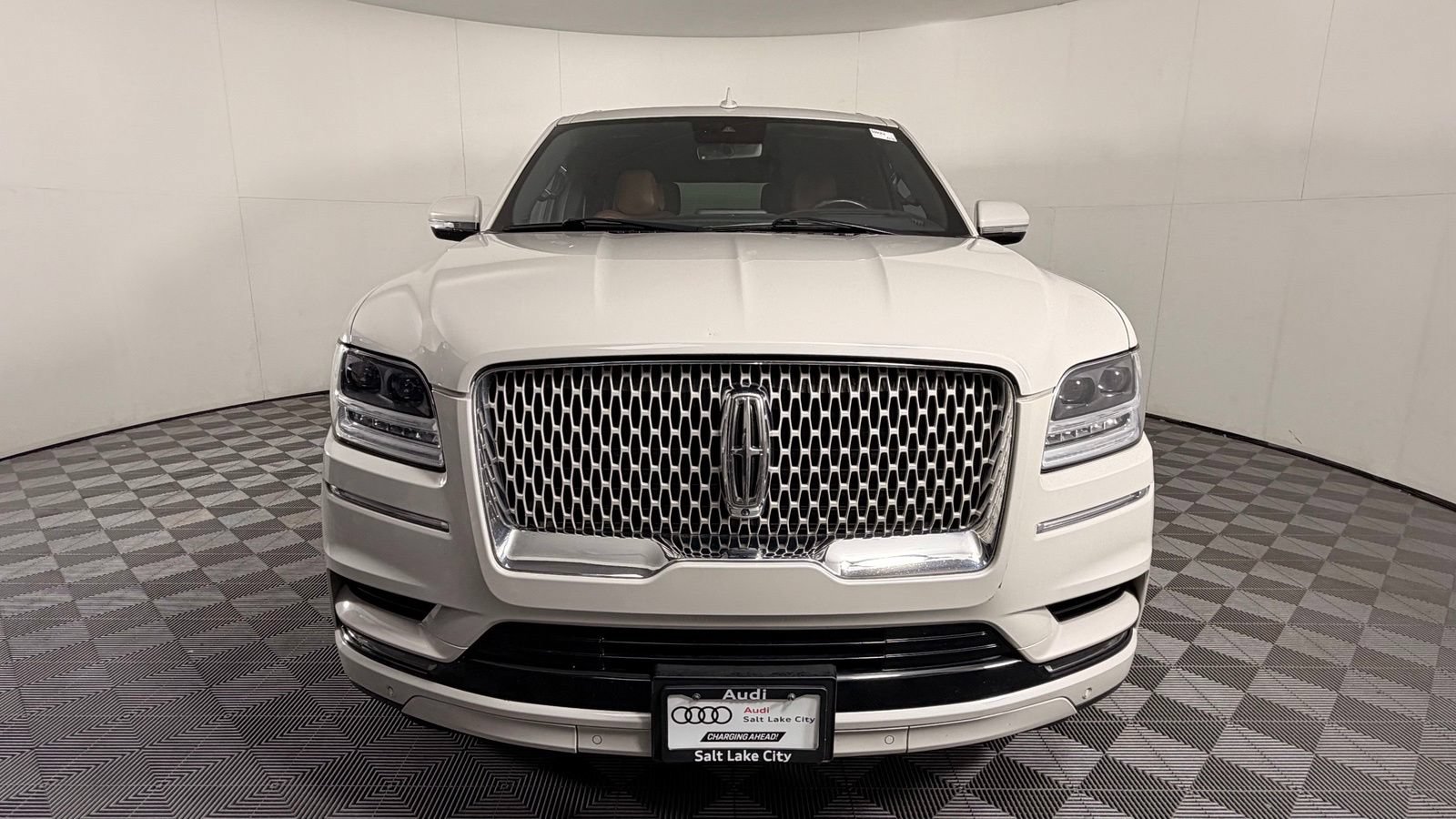 Used 2021 Lincoln Navigator L Reserve AWD/4WD image 2