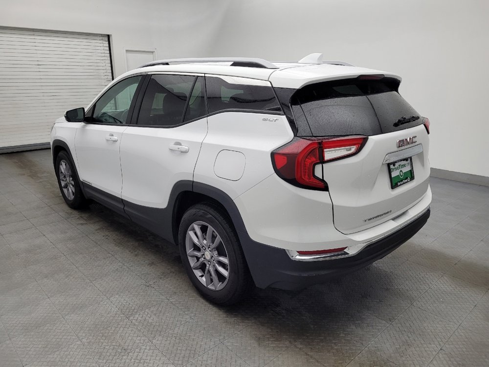 Used 2024 GMC Terrain SLT image 3