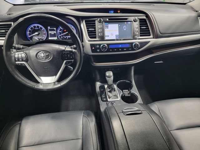 Used 2017 Toyota Highlander XLE AWD/4WD image 29