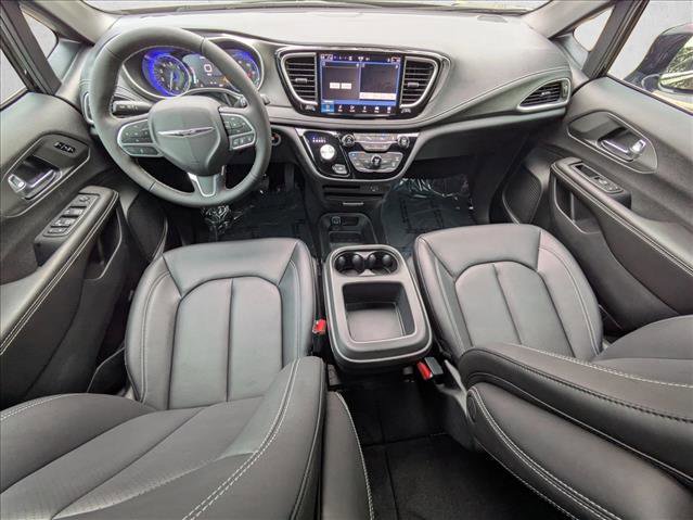 New 2026 Chrysler Pacifica Select video 3