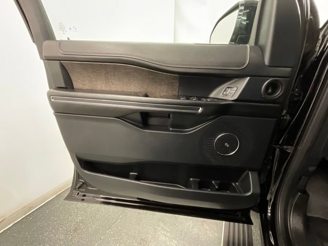 Used 2021 Ford Expedition Limited AWD/4WD image 9
