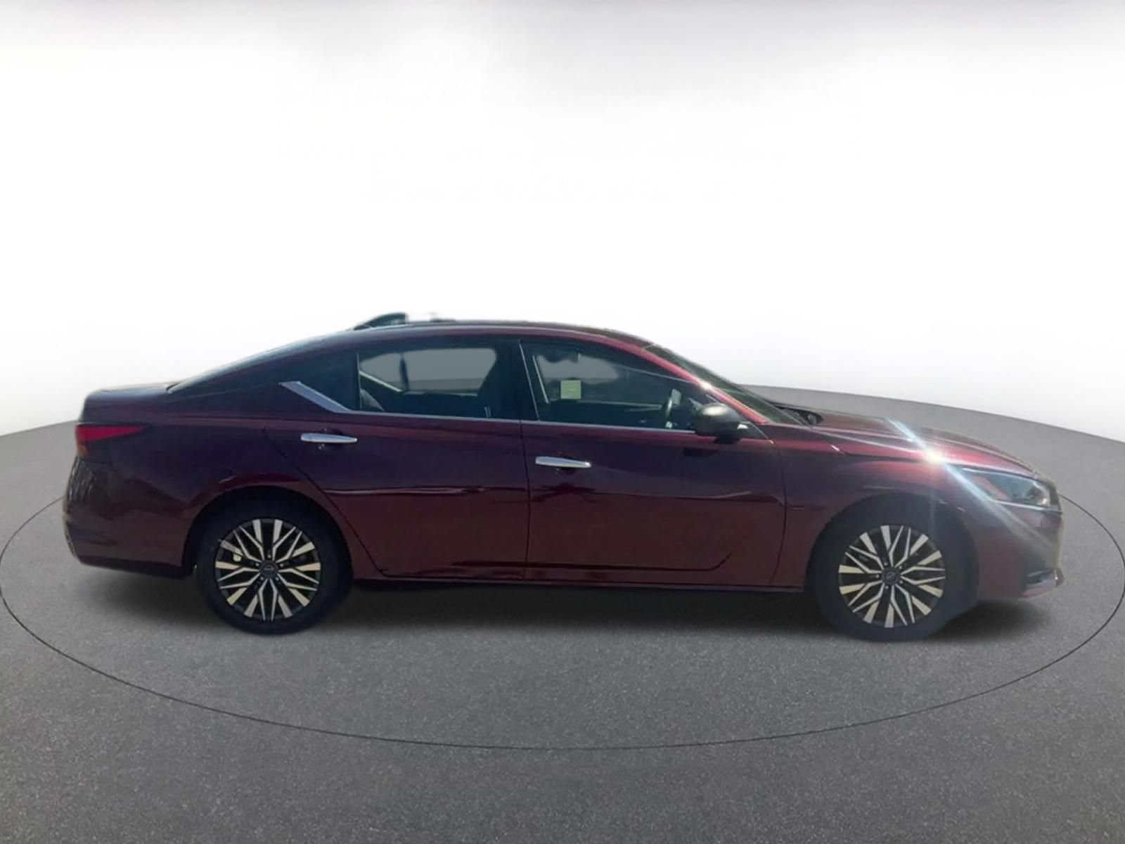 Used 2025 Nissan Altima 2.5 SV FWD image 16