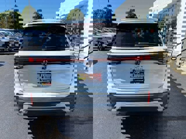 New 2025 Volkswagen Tiguan SE image 10