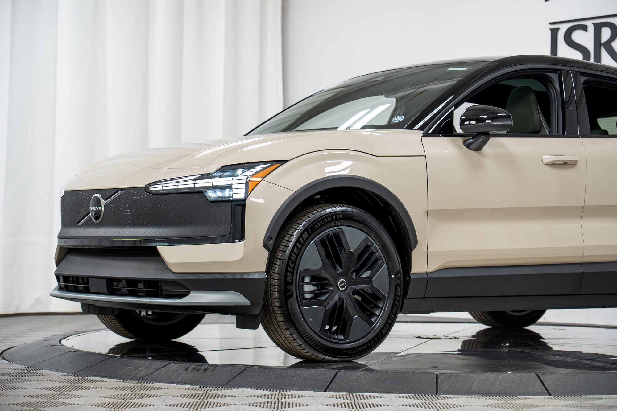 New 2026 Volvo EX30 Cross Country Ultra w/ Protection Package Premier image 31