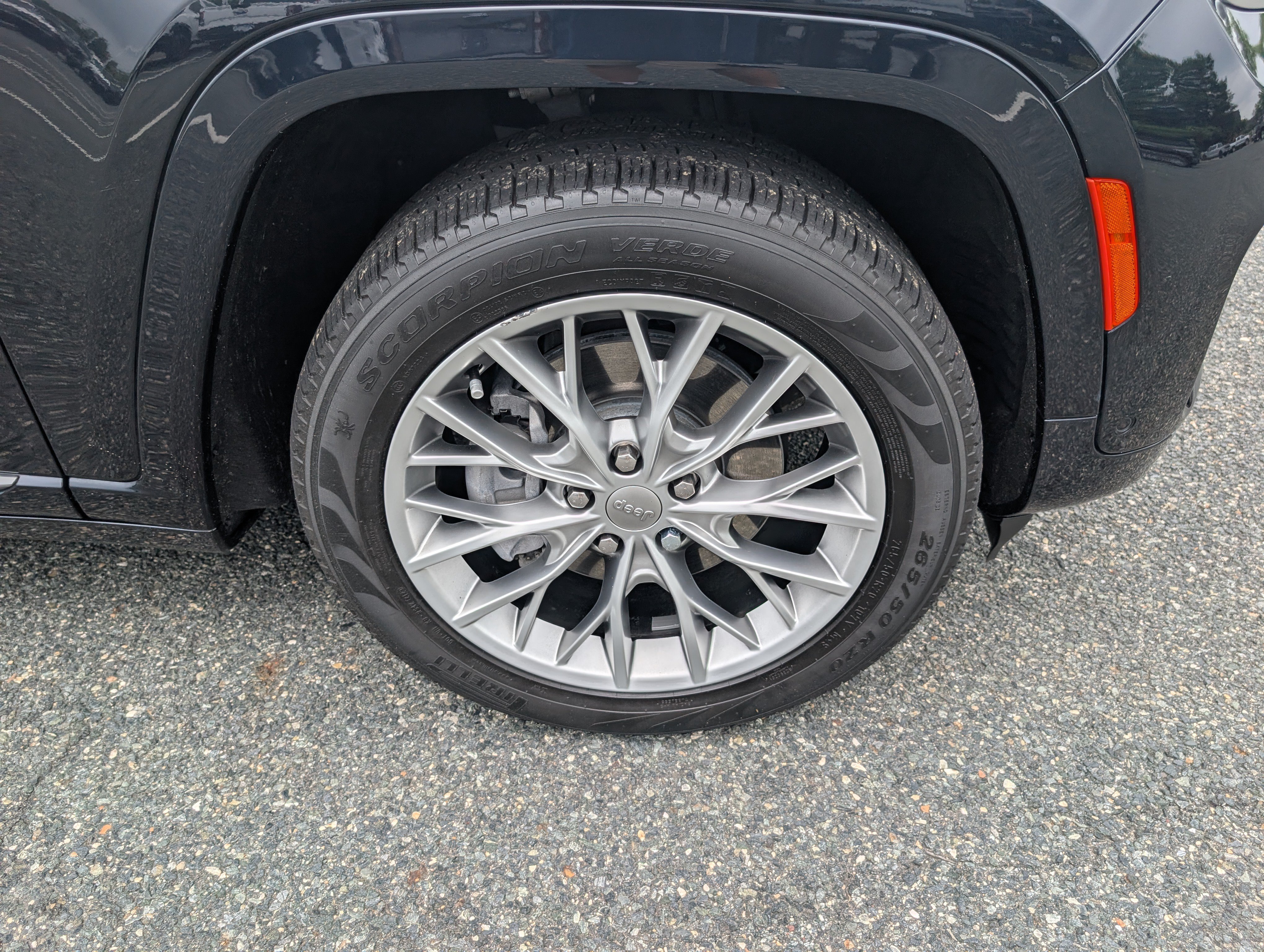 Used 2023 Jeep Grand Cherokee Summit w/ Advanced Protech Group IV AWD/4WD image 9