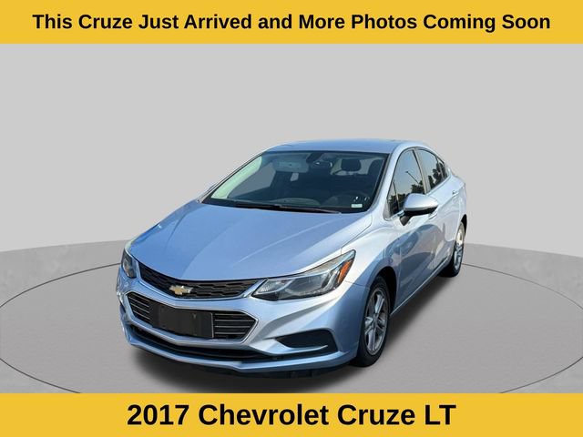 Used 2017 Chevrolet Cruze LT FWD image 2