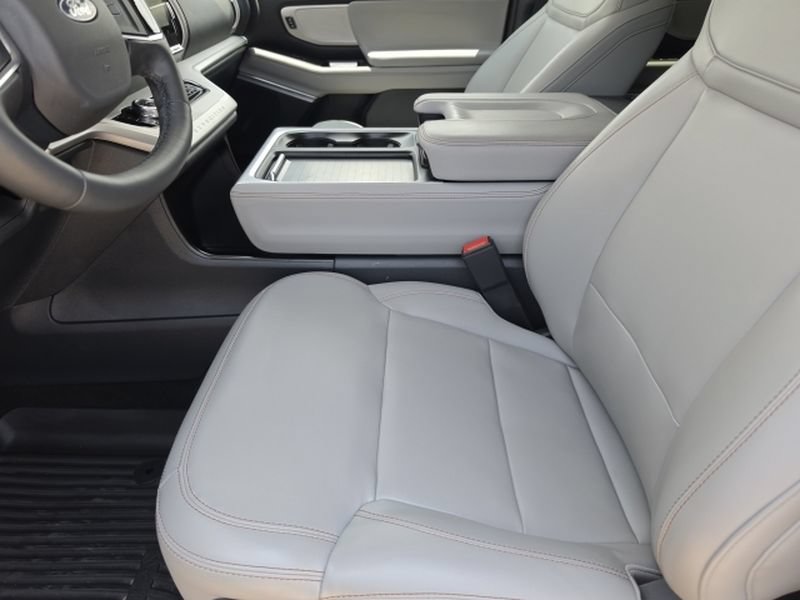 Certified 2025 Ford Expedition Active RWD image 9