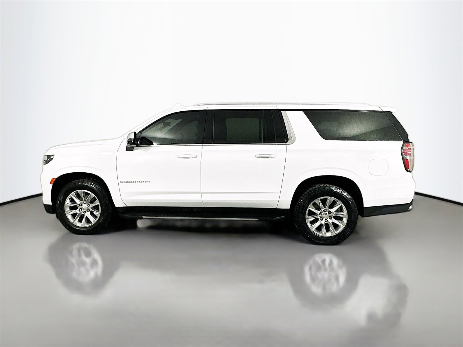 Used 2021 Chevrolet Suburban Premier w/ Premium Package image 4