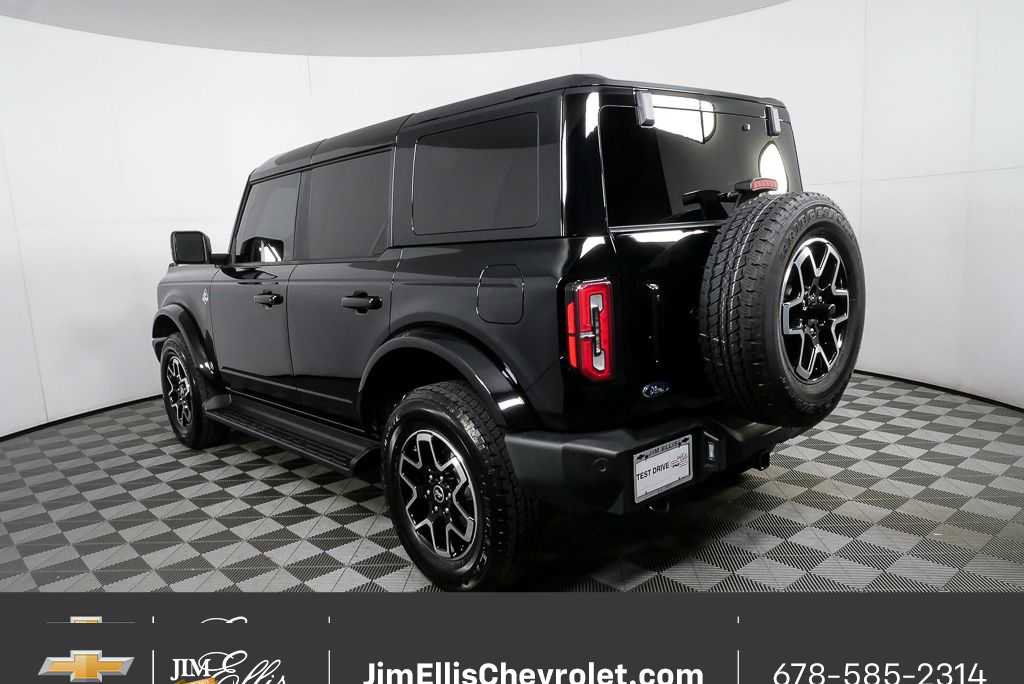 Used 2025 Ford Bronco Outer Banks image 3