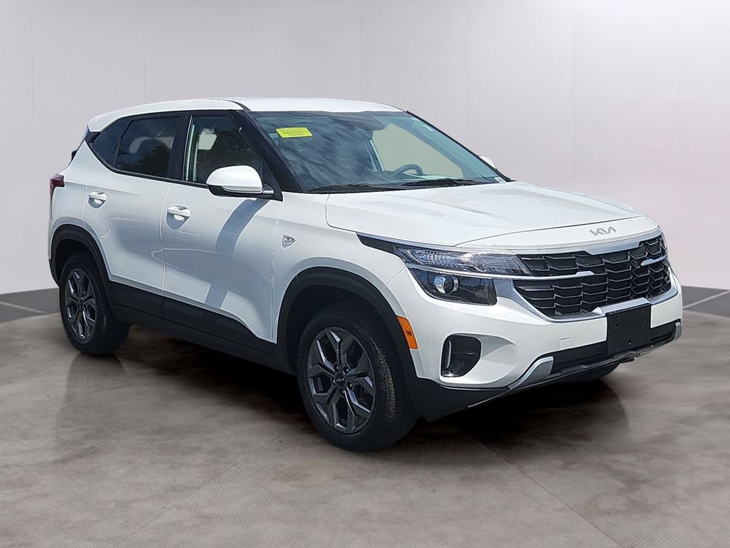 Certified 2025 Kia Seltos LX AWD/4WD image 3