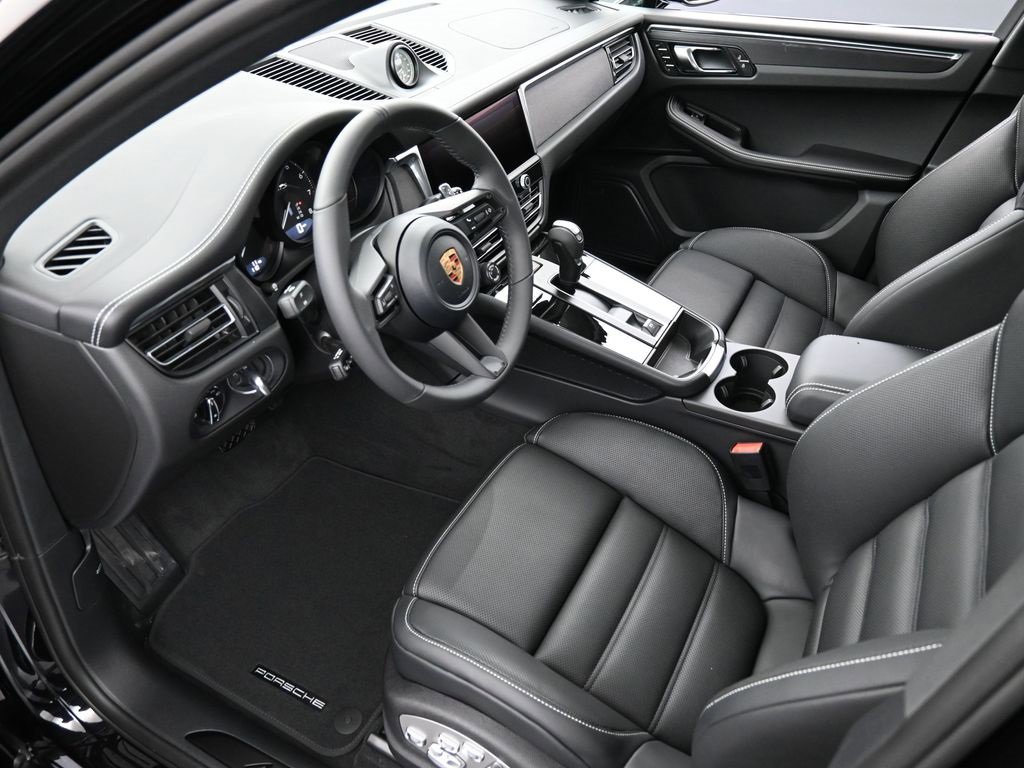 New 2026 Porsche Macan GTS image 4