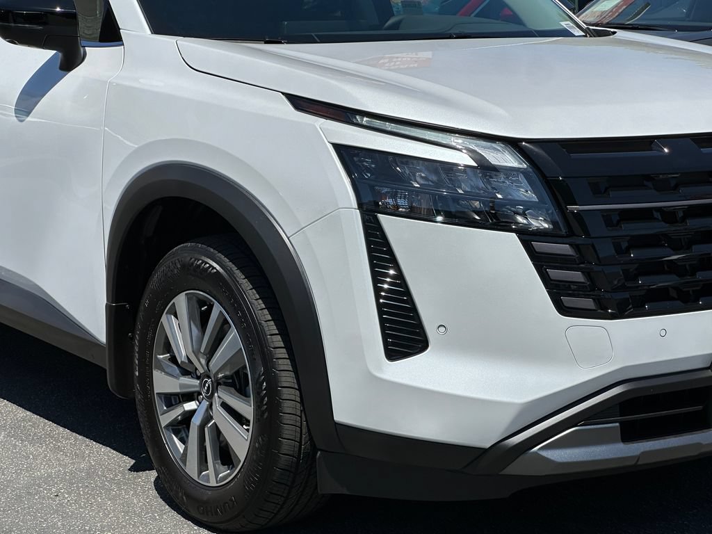 New 2026 Nissan Pathfinder SL FWD image 10
