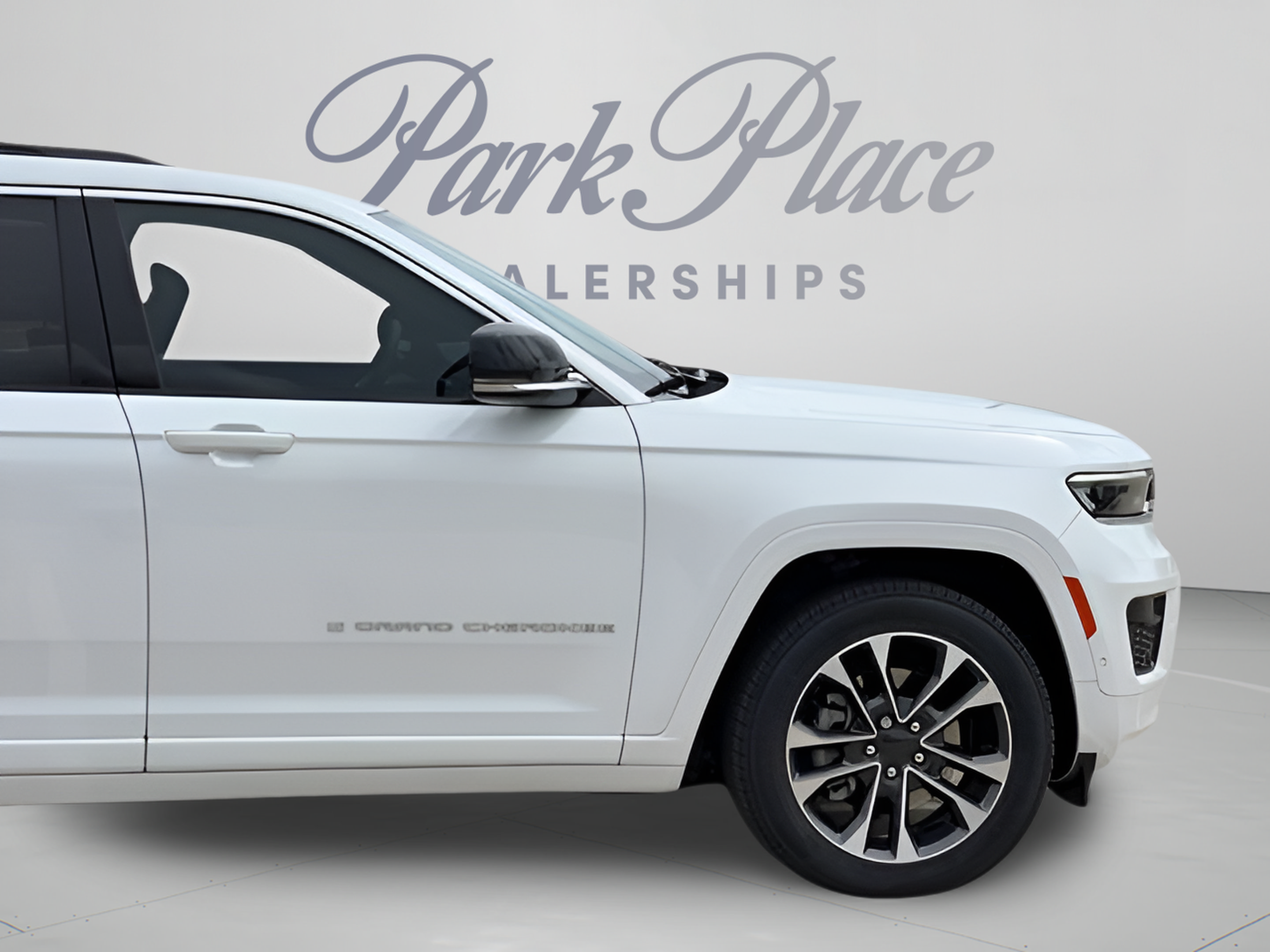 Used 2024 Jeep Grand Cherokee L Overland w/ Advanced Protech Group III AWD/4WD image 31