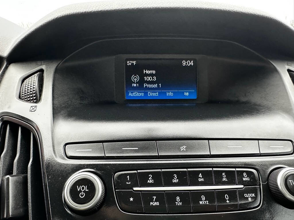 Used 2018 Ford Focus SE w/ SE Appearance Package image 15