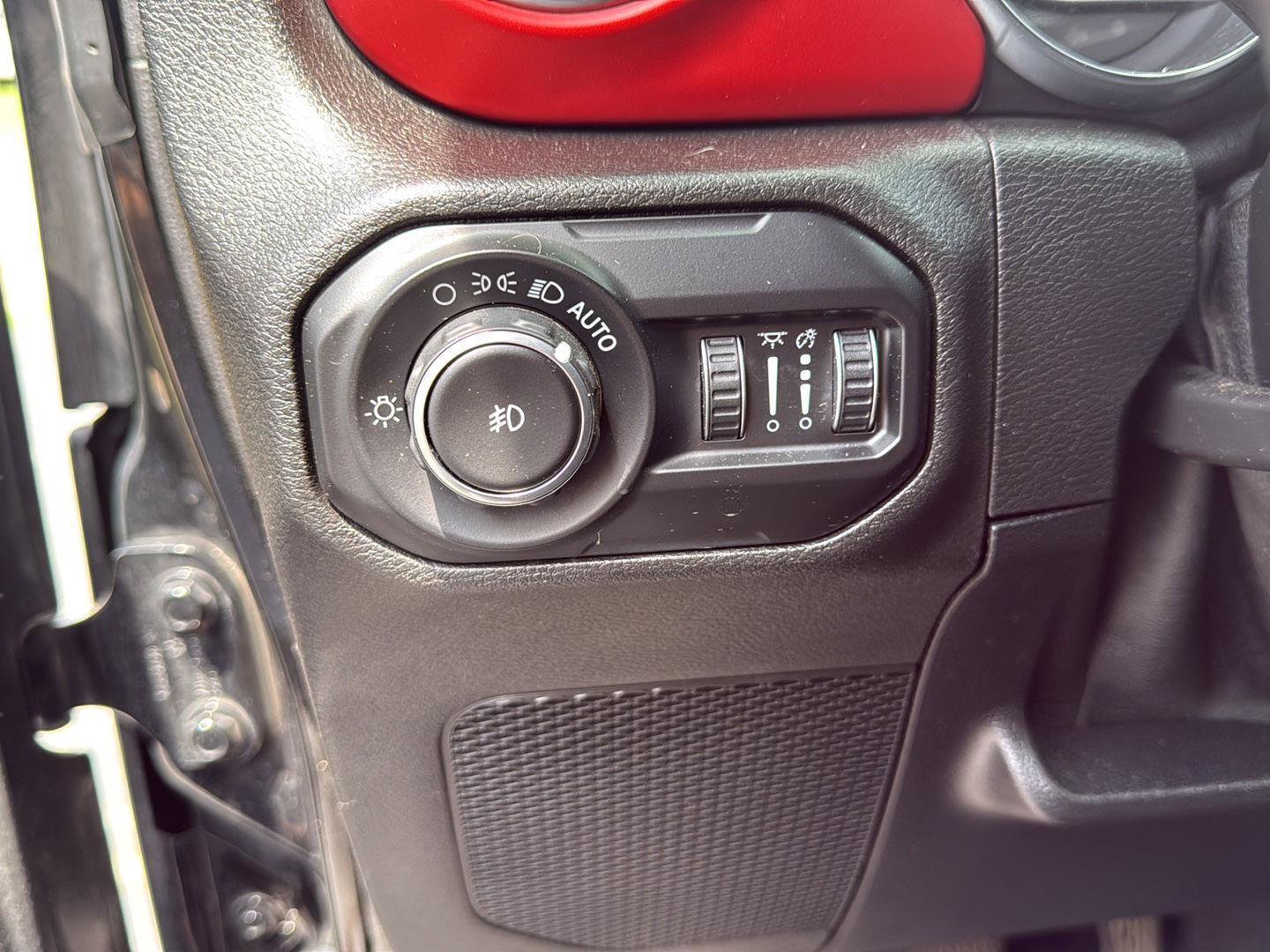 Used 2020 Jeep Wrangler Rubicon w/ Cold Weather Group AWD/4WD image 12