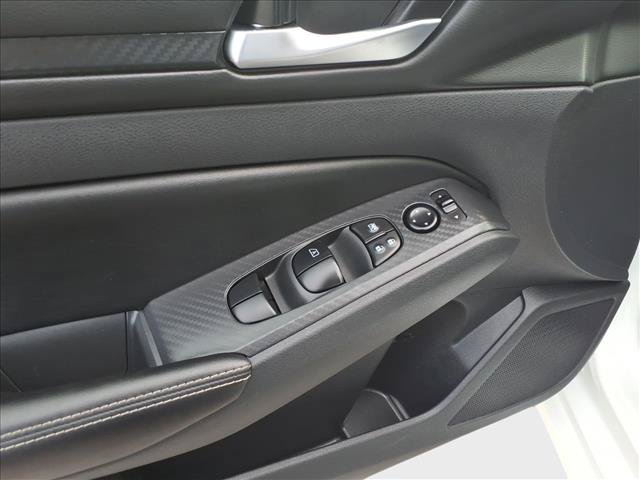 Used 2025 Nissan Altima 2.5 SV AWD/4WD image 15