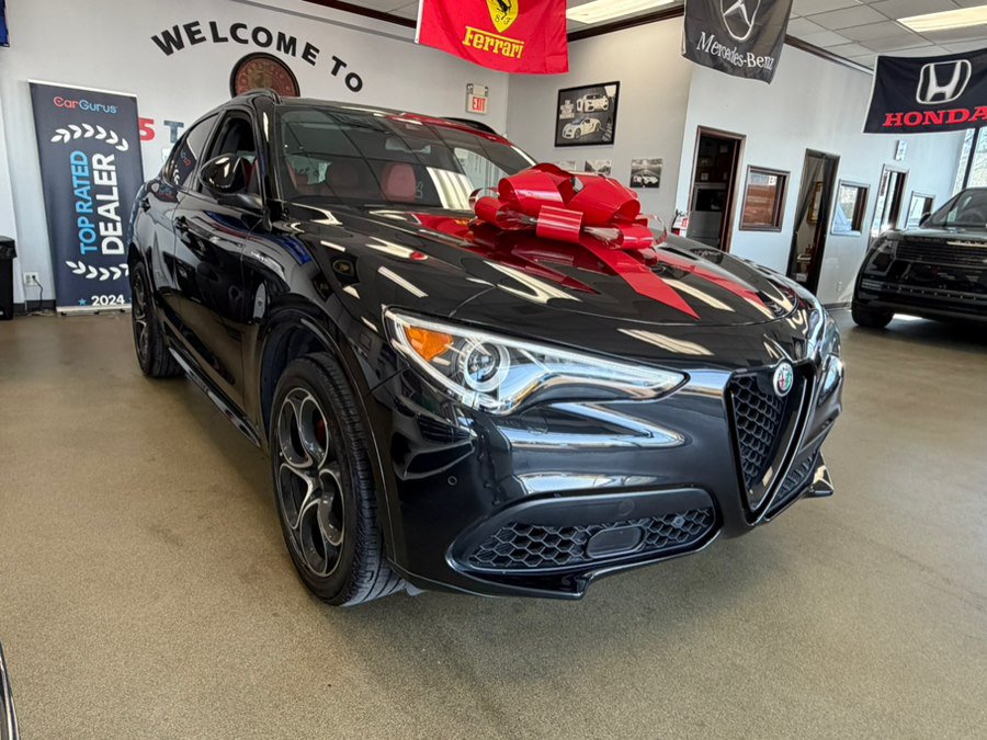 Used 2023 Alfa Romeo Stelvio Veloce AWD/4WD image 2