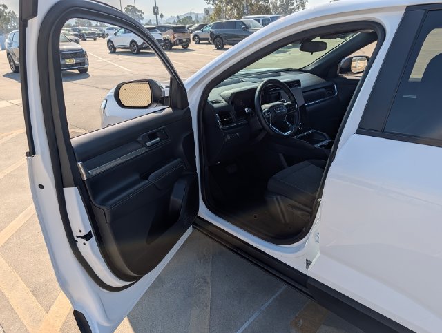 Used 2025 GMC Terrain Elevation AWD/4WD image 30