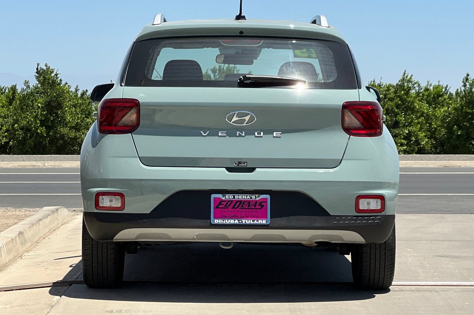 Used 2025 Hyundai Venue SEL FWD image 6