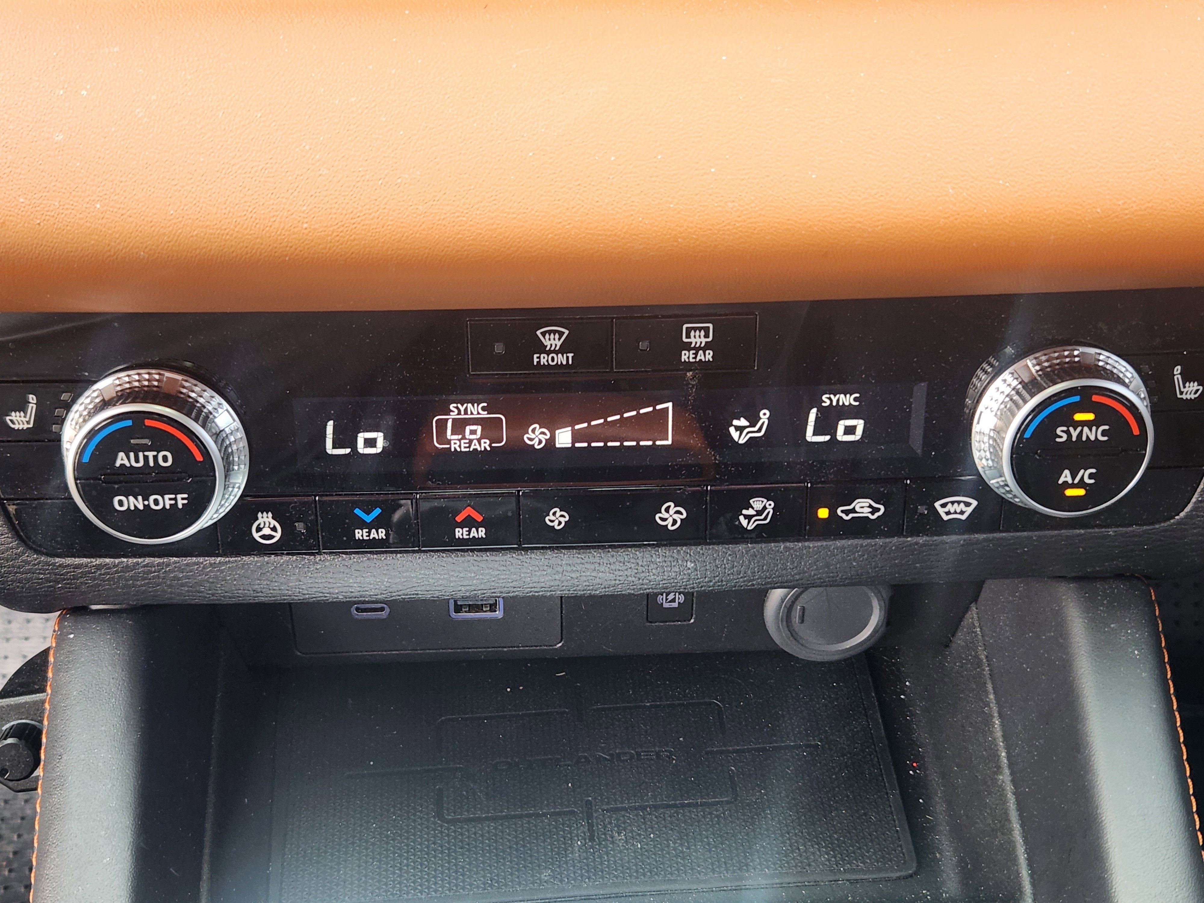 Used 2025 Mitsubishi Outlander SEL AWD/4WD image 11