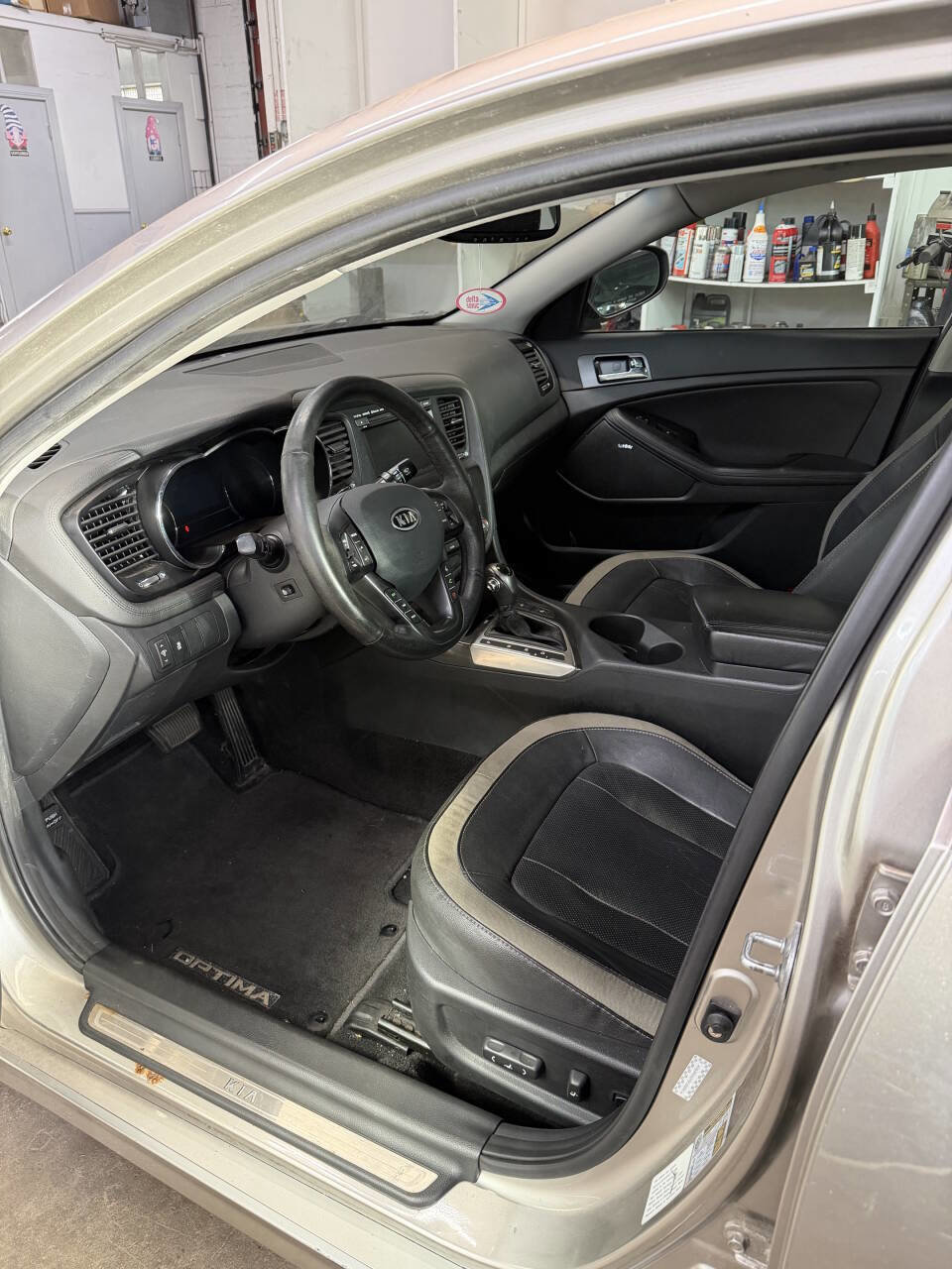 Used 2011 Kia Optima EX w/ Hybrid Premium Technology Pkg FWD image 8