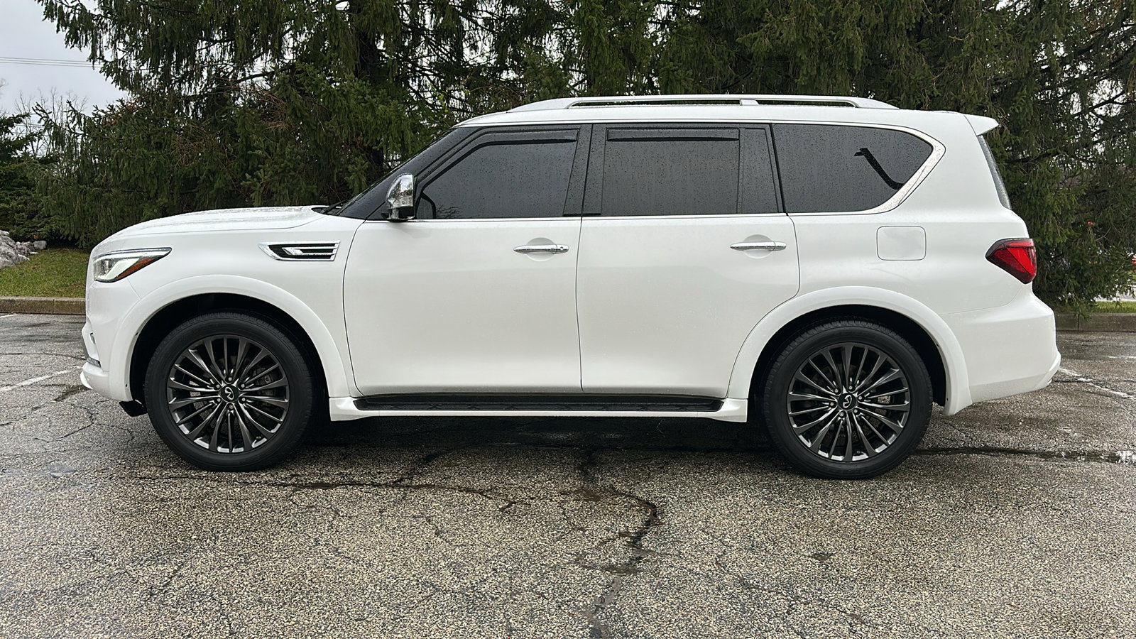 Used 2022 INFINITI QX80 Sensory image 32