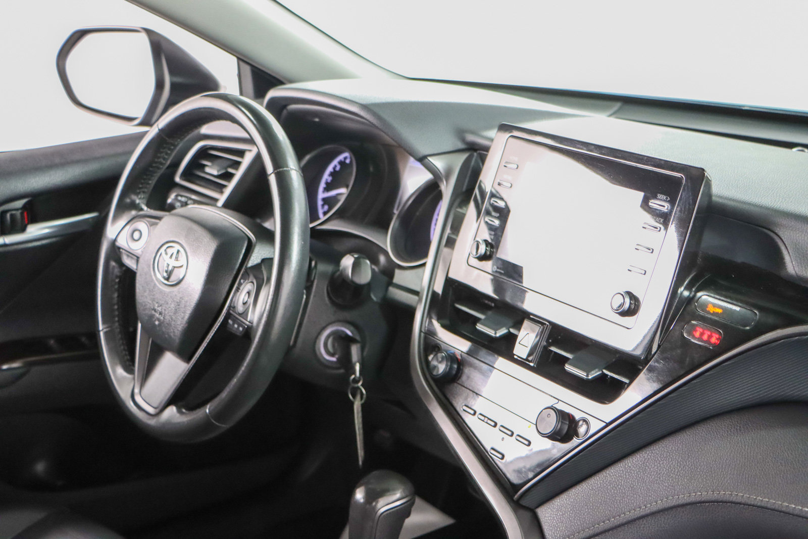 Used 2024 Toyota Camry SE image 25