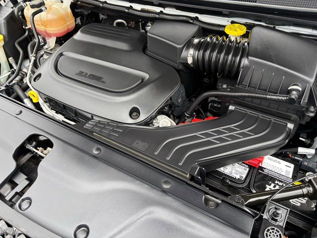 Used 2022 Chrysler Pacifica Limited w/ Uconnect Theater Family Group image 29