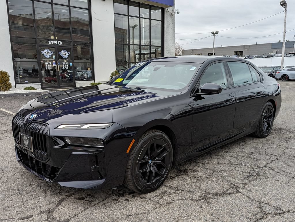 Used 2023 BMW 760i xDrive AWD/4WD image 2