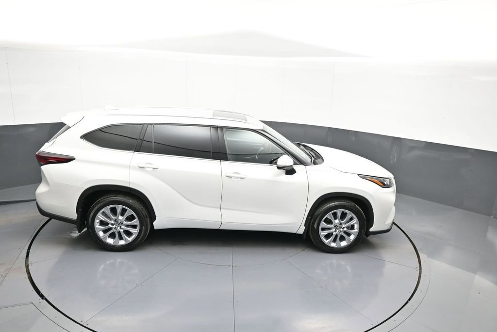 Used 2024 Toyota Highlander Limited AWD/4WD image 39
