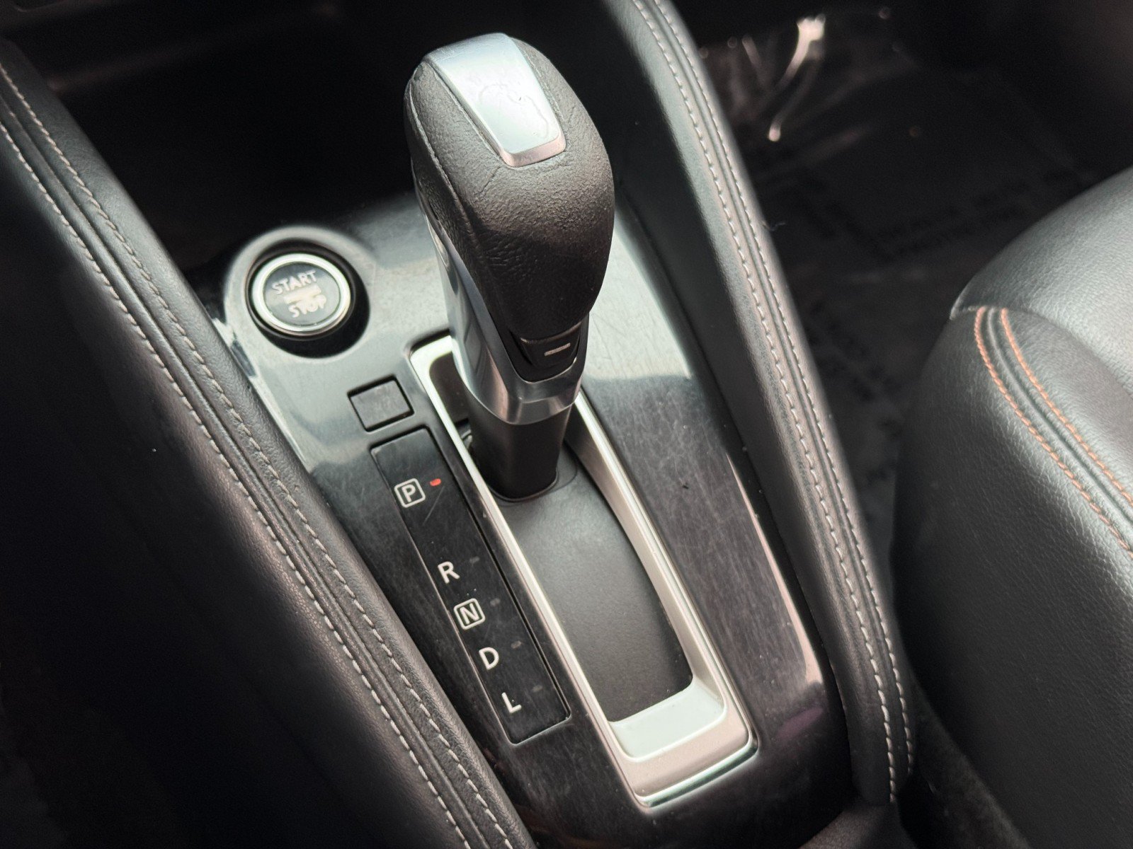 Used 2019 Nissan Kicks SR w/ SR Premium Package FWD image 26