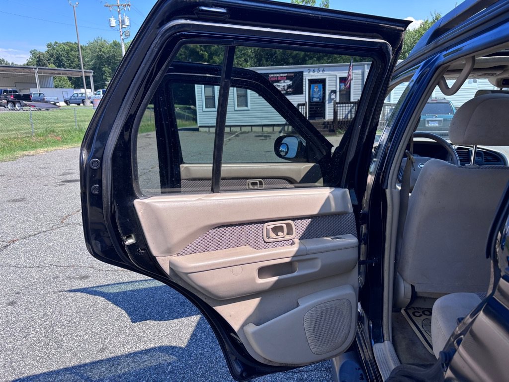 Used 2002 Nissan Pathfinder SE RWD image 15