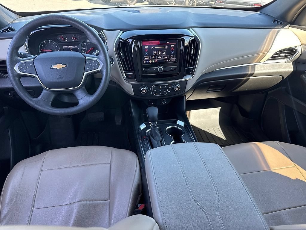 Used 2023 Chevrolet Traverse LS FWD image 9