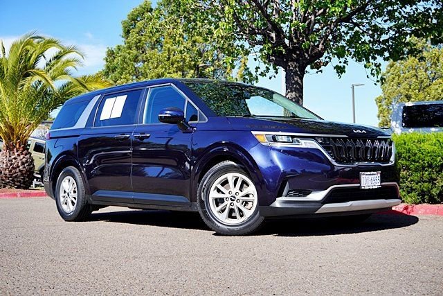 Used 2024 Kia Carnival LX FWD image 2