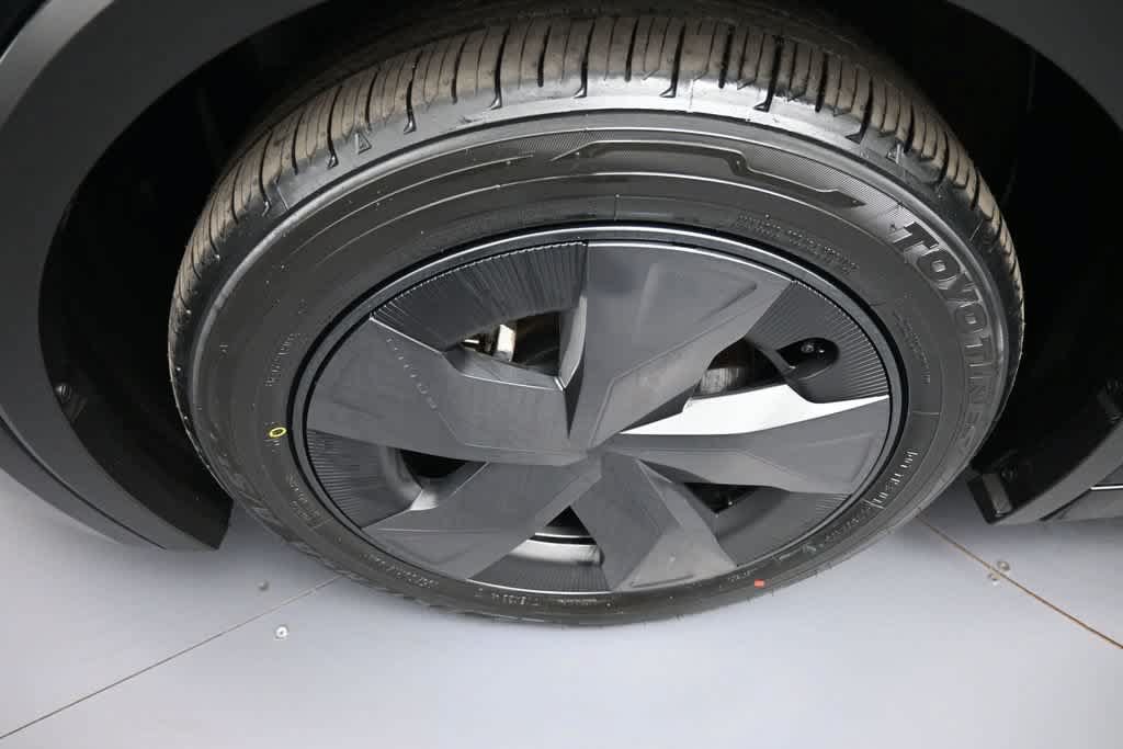 Certified 2025 Toyota Prius LE FWD image 14