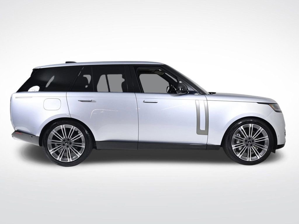 Used 2023 Land Rover Range Rover SE image 6