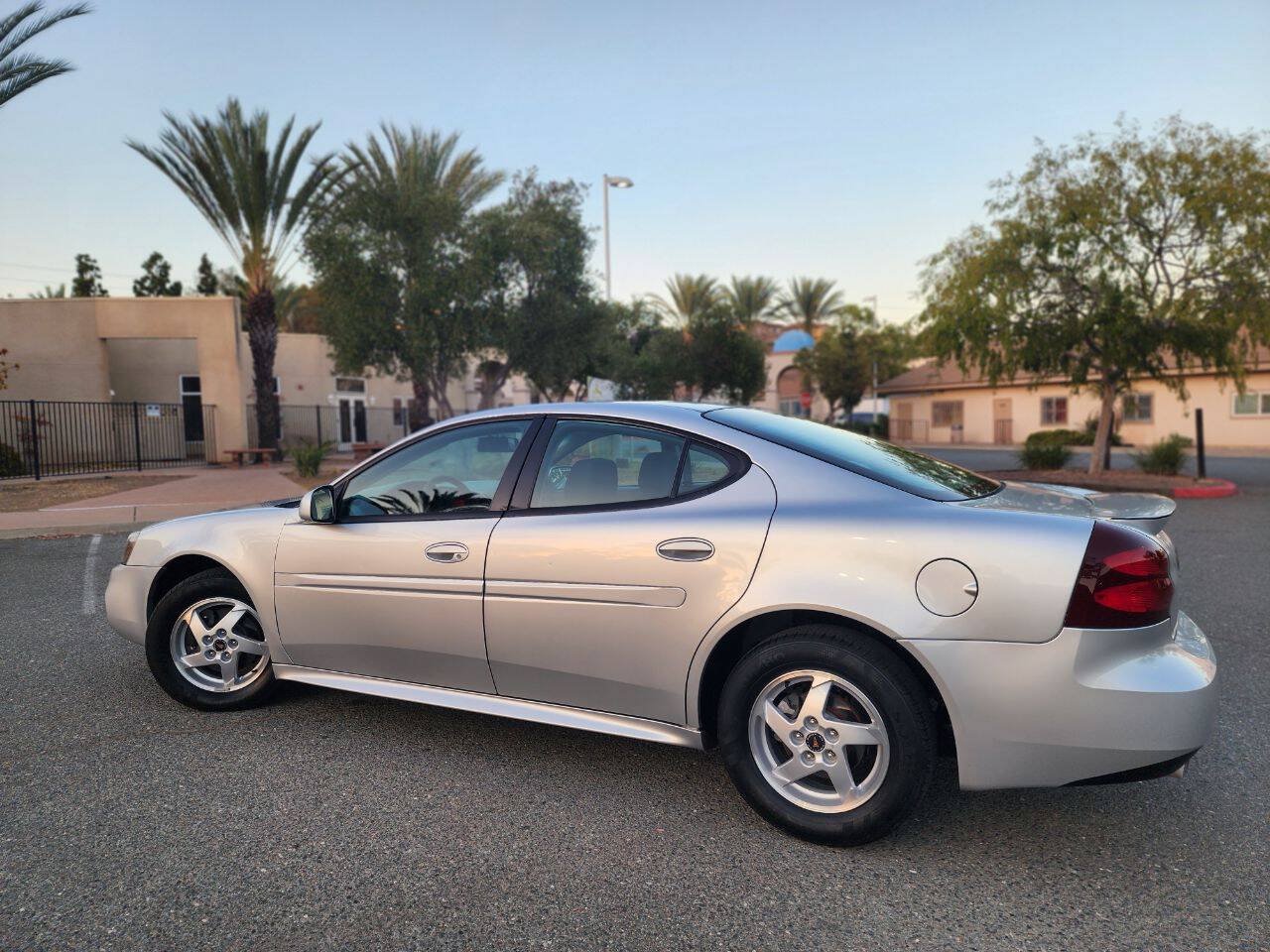 Used 2004 Pontiac Grand Prix GT w/ Drivers Package FWD image 8