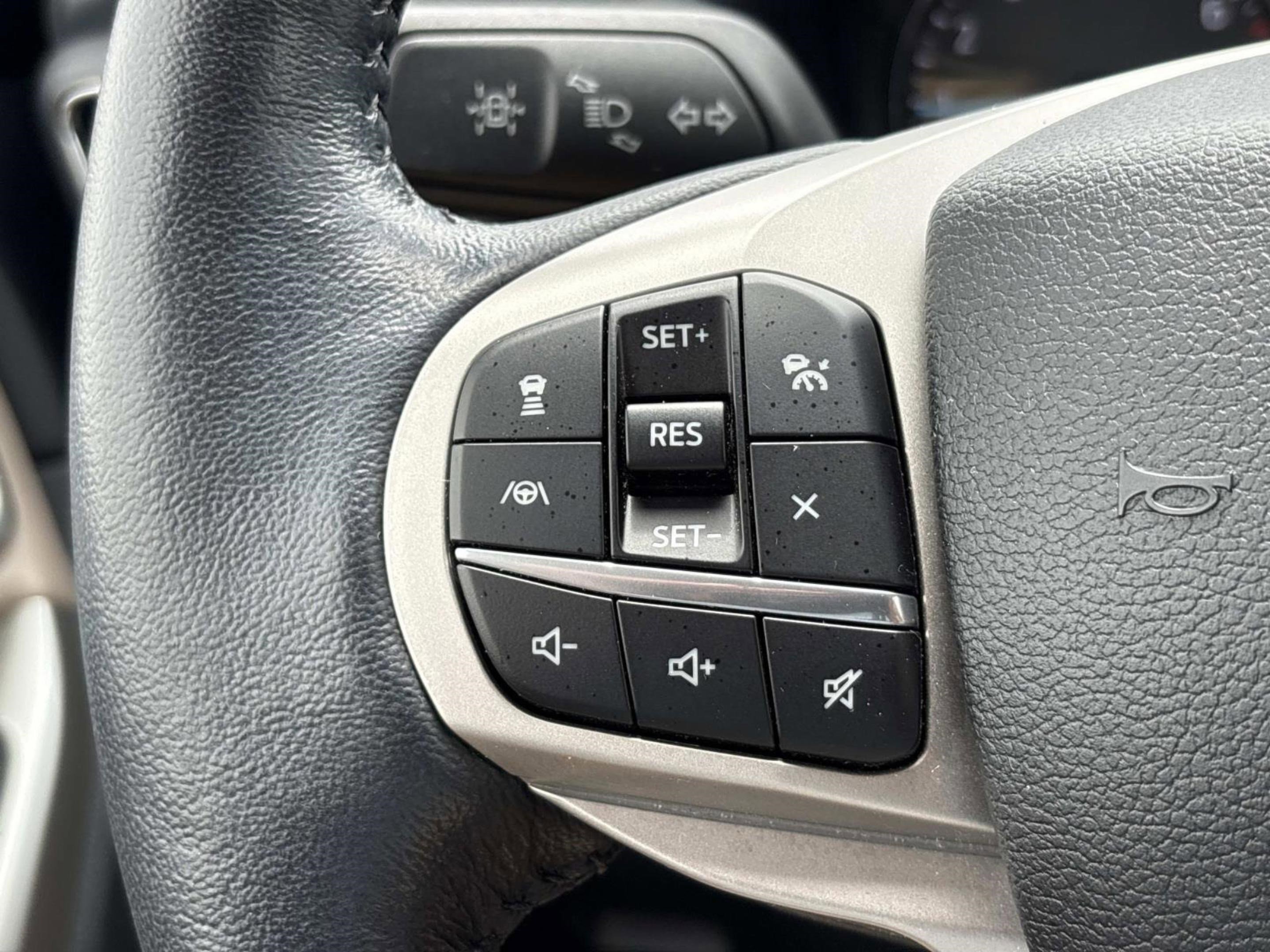 Used 2021 Ford Explorer Limited w/ Equipment Group 301A RWD image 30