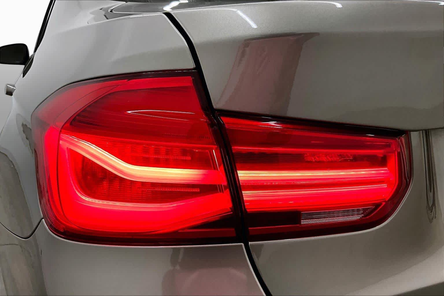 Used 2018 BMW 320i Sedan RWD image 28