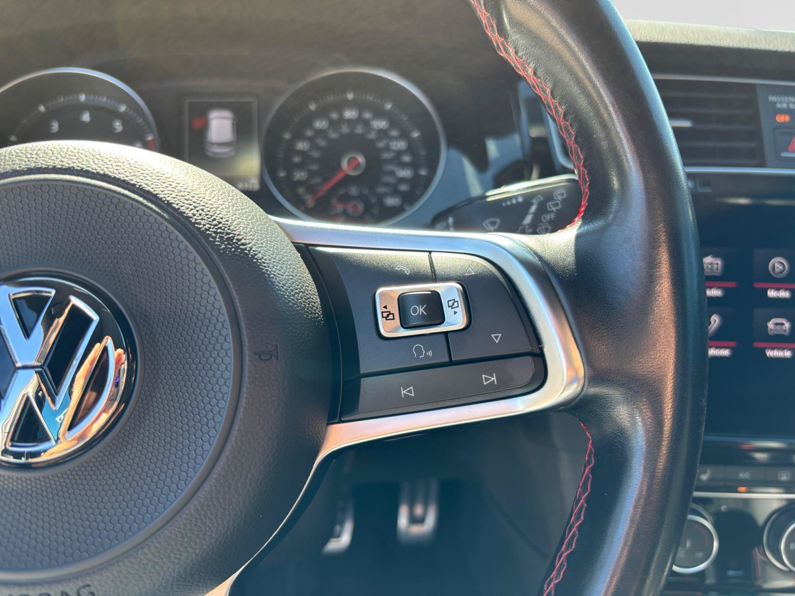 Used 2018 Volkswagen GTI SE w/ SE Leather Package FWD image 27