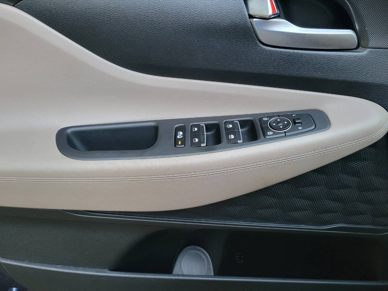 Used 2022 Hyundai Santa Fe SEL FWD image 18