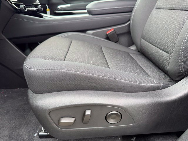 New 2027 Chevrolet Traverse LT w/ Driver Confidence Package FWD image 27