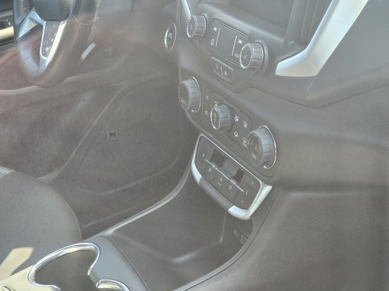 Used 2023 GMC Terrain SLT AWD/4WD image 17