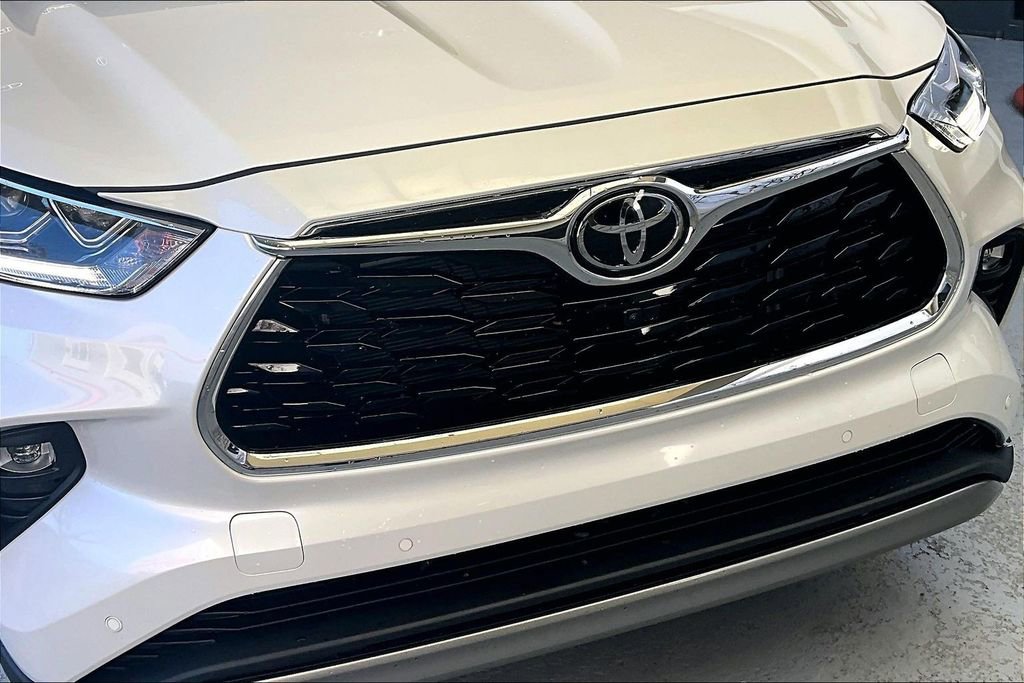 Used 2026 Toyota Highlander Platinum image 31