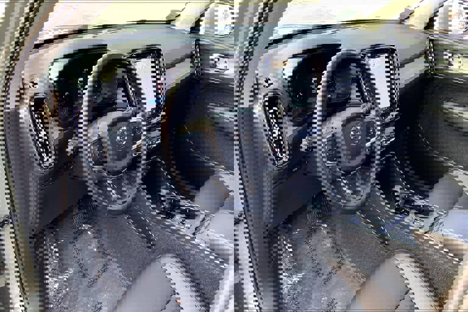 Used 2025 Volvo XC40 B5 Core w/ Protection Package Premier image 17