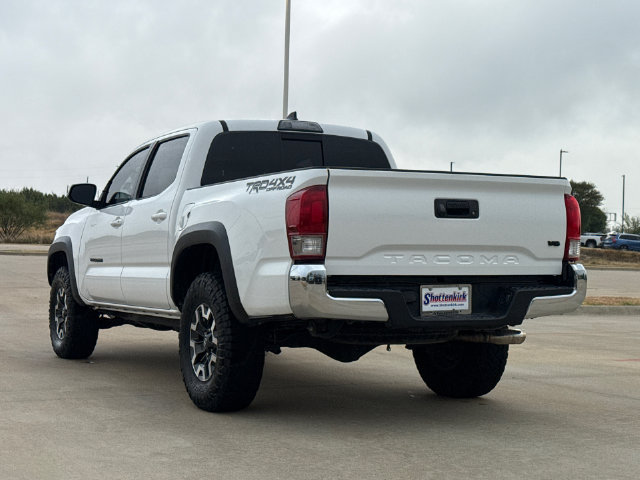 Used 2017 Toyota Tacoma TRD Off-Road AWD/4WD image 7